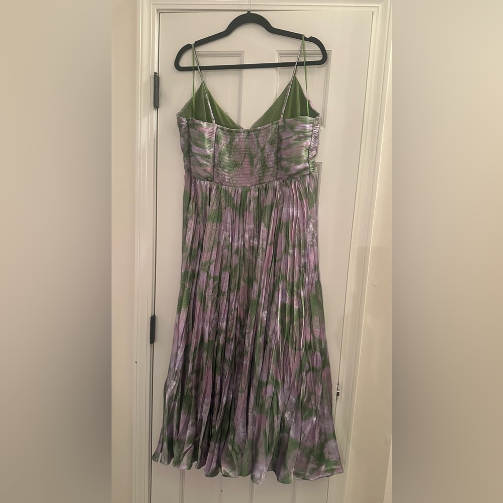 Astr Lavender and Green Pleated V-Neck Midi Dress - Picture 5 of 6